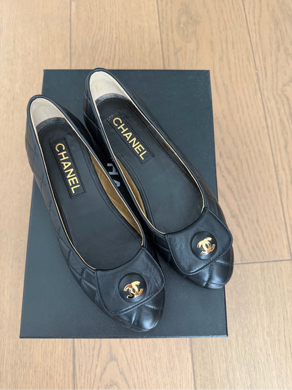CHANEL Black Quilted Leather Ballet Flats with Gold CC Emblem size 36 - Picture 2 of 5